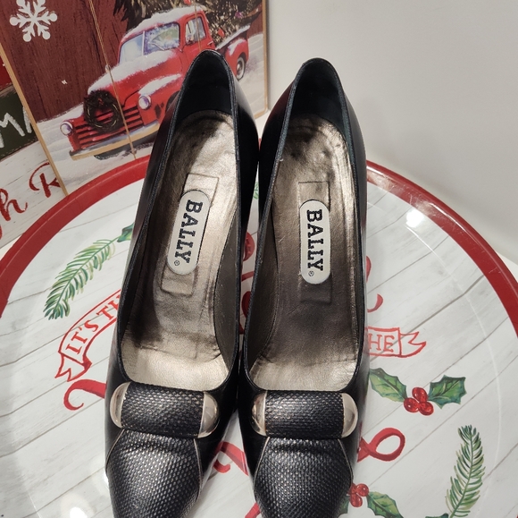 🖤 Vintage 80's Bally Switzerland Lamb Leather Kitten Heel Pumps, Black, 7N - Picture 4 of 16